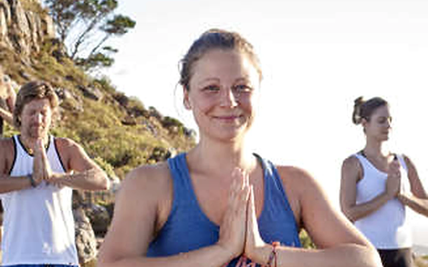Yoga-Praxis vor Berglandschaft